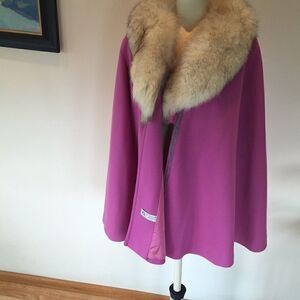 Vintage The American Way fur wool cape Vintage 60’
Mauve color genuine fur coat